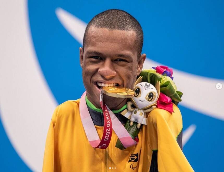 Nadador Gabriel Araújo conquista 1º ouro do Brasil na Paralimpíada