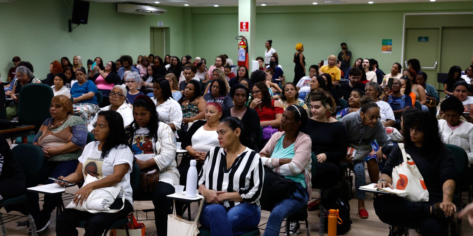 maes-de-jovens-mortos-pela-policia-viram-bolsistas-em-projeto-da-ufrj