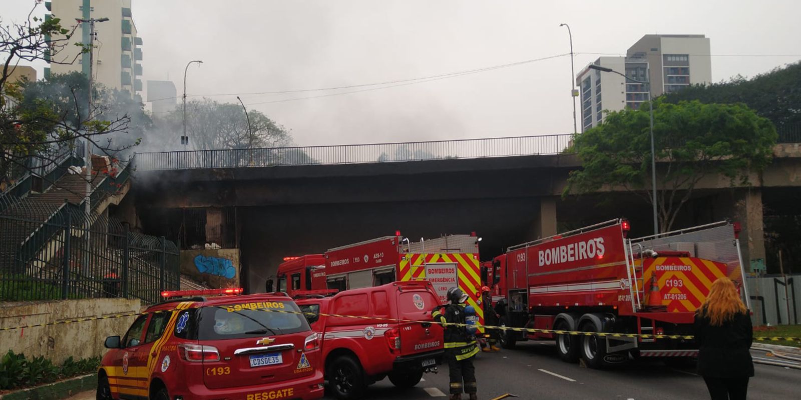 sp:-incendio-atinge-viaduto-na-avenida-23-de-maio