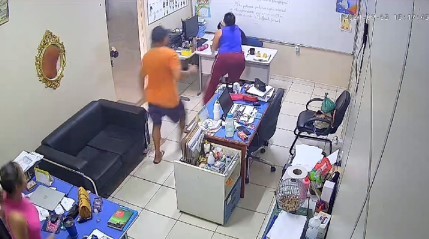 video:-funcionarios-de-escola-estadual-sao-agredidos-por-mae-de-aluno-em-porto-velho