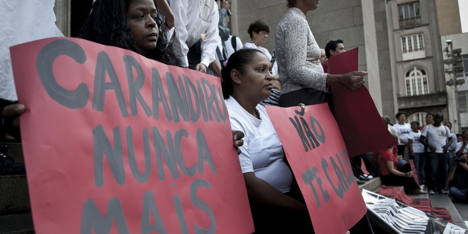 justica-de-sp-extingue-penas-de-policiais-pelo-massacre-do-carandiru